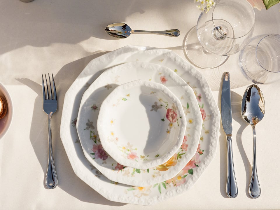 Set table with plates, cutlery and glasses